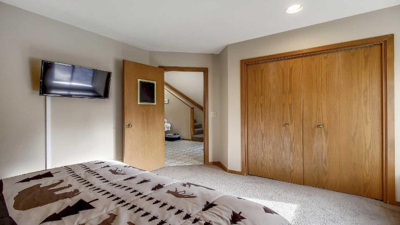 Skyline Condo 02 - image 8