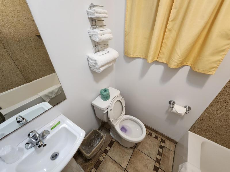 Budget Double Room image 4