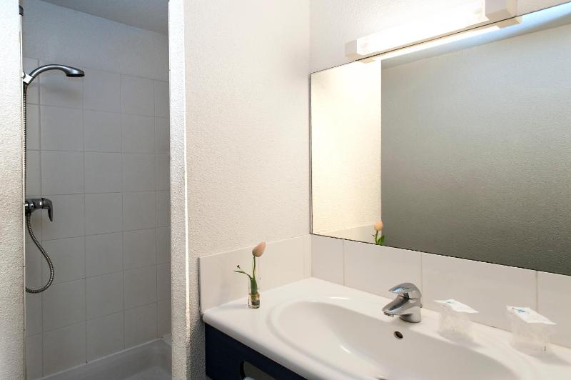 Standard Double Room image 2