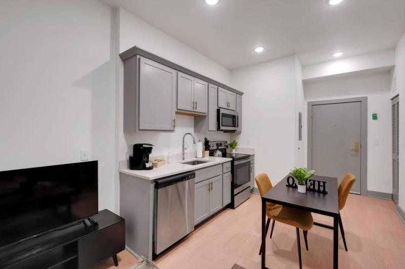 Bright and Modern Studio in Louisville # 103 - image 27
