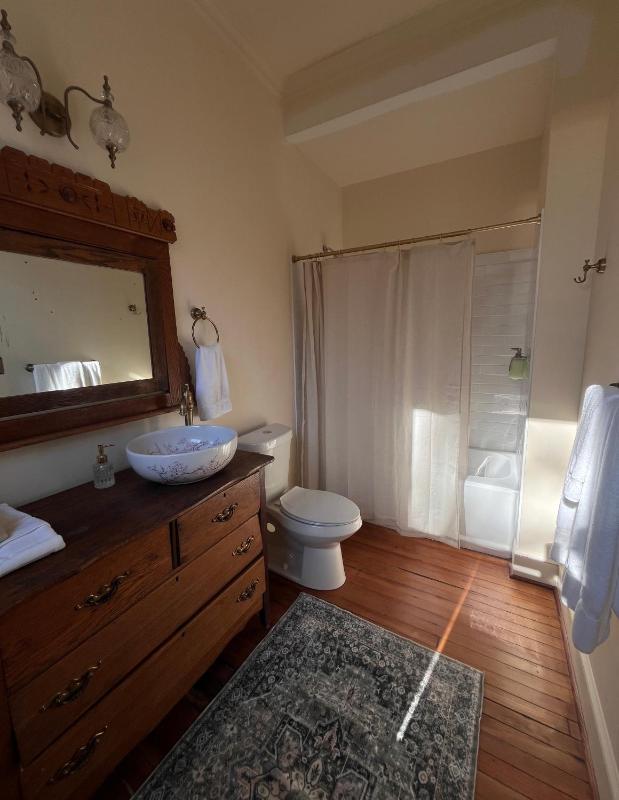 King Suite image 2
