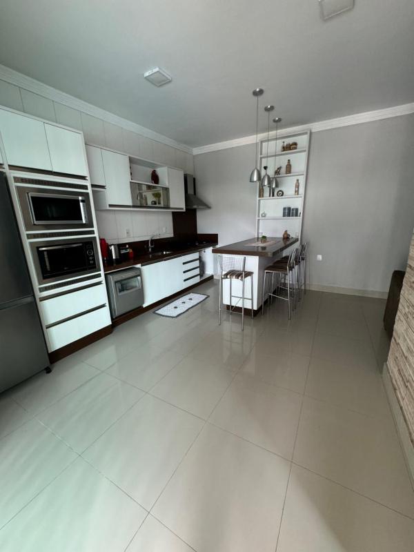 Casa no centro de Balneário Camboriú - image 28