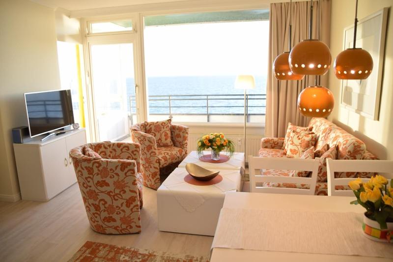 Apartment with Sea View image 1