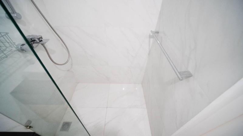 Cozy Studio Connected to Mall at The Vertu Apartment By Travelio - image 4