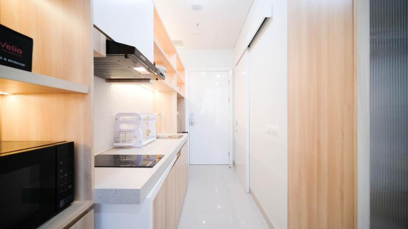 Cozy Studio Connected to Mall at The Vertu Apartment By Travelio - image 13