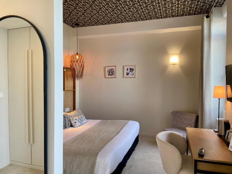 Double Room with Terrace and Sea View   image 4
