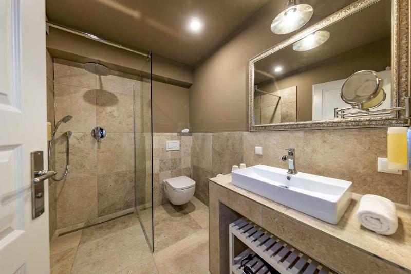 Double Room with Terrace image 3