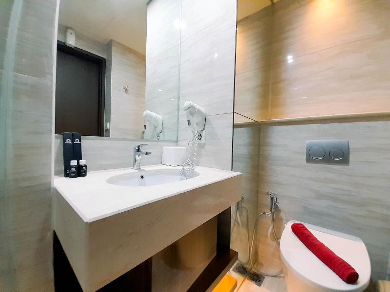 Cozy Studio Room at Uttara The Icon Apartment By Travelio - image 4