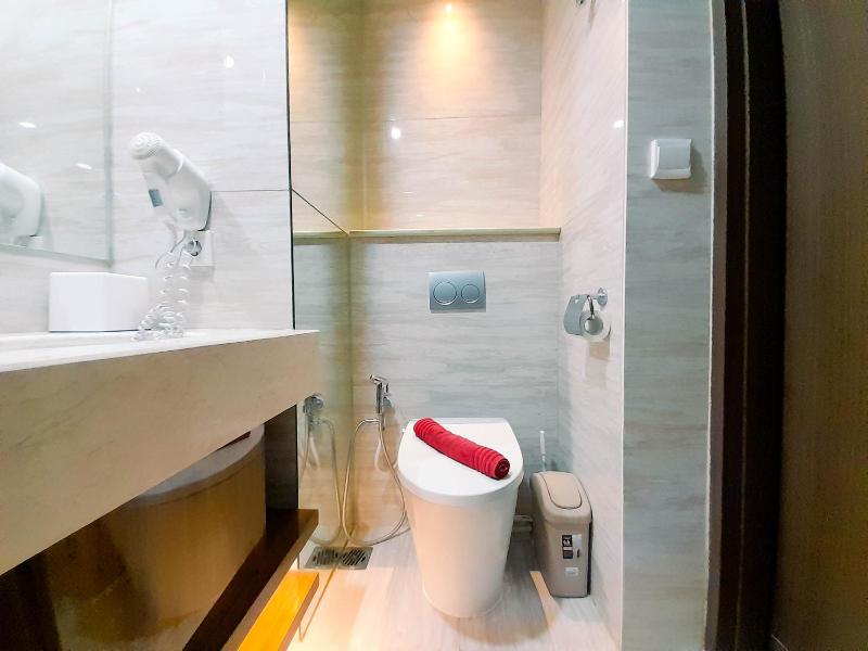 Cozy Studio Room at Uttara The Icon Apartment By Travelio - image 10