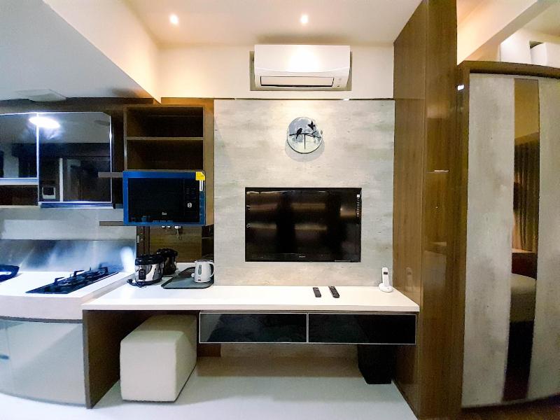 Cozy Studio Room at Uttara The Icon Apartment By Travelio - image 14
