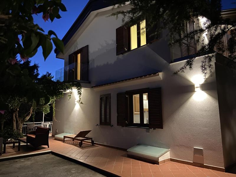 The House of Annie with magnificent garden - image 7