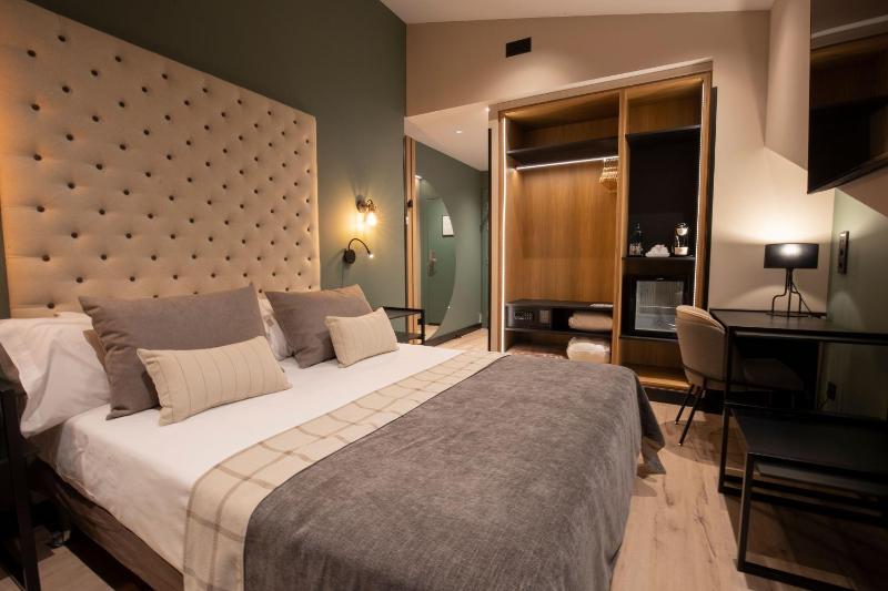 Superior Double Room image 1