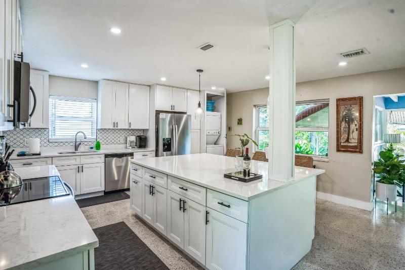 Beautiful Comfy Home With Private Hot Tub Close To Beach home - image 14