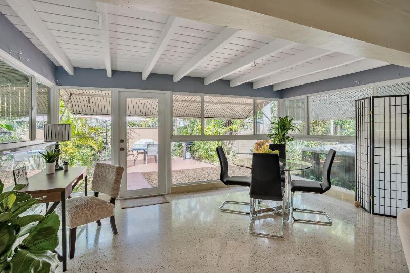 Beautiful Comfy Home With Private Hot Tub Close To Beach home - image 22
