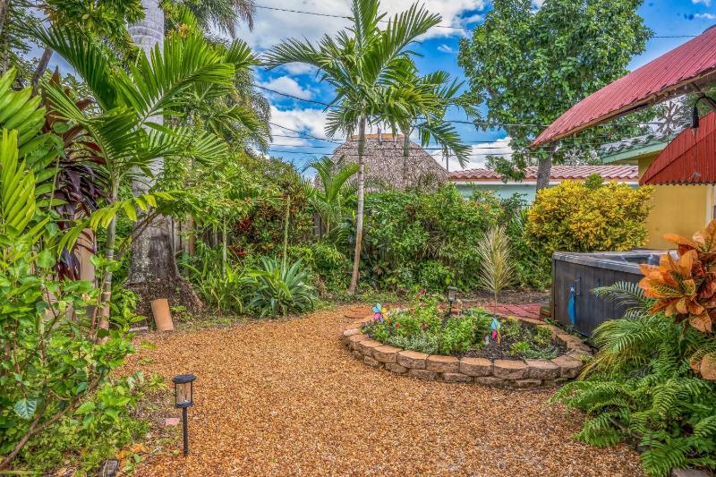 Beautiful Comfy Home With Private Hot Tub Close To Beach home - image 10