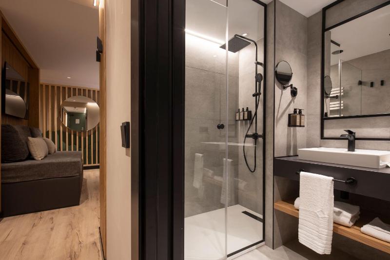 Quadruple Room image 2