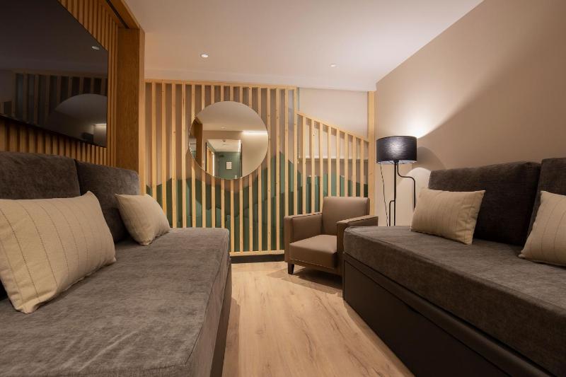 Quadruple Room image 4