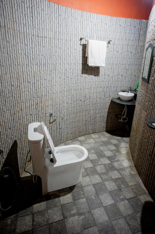 Beehive staycations - image 36