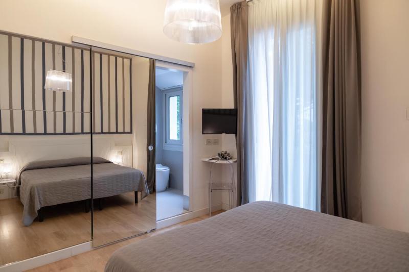 Double Room with Balcony image 3