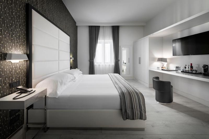 Superior Double Room image 1