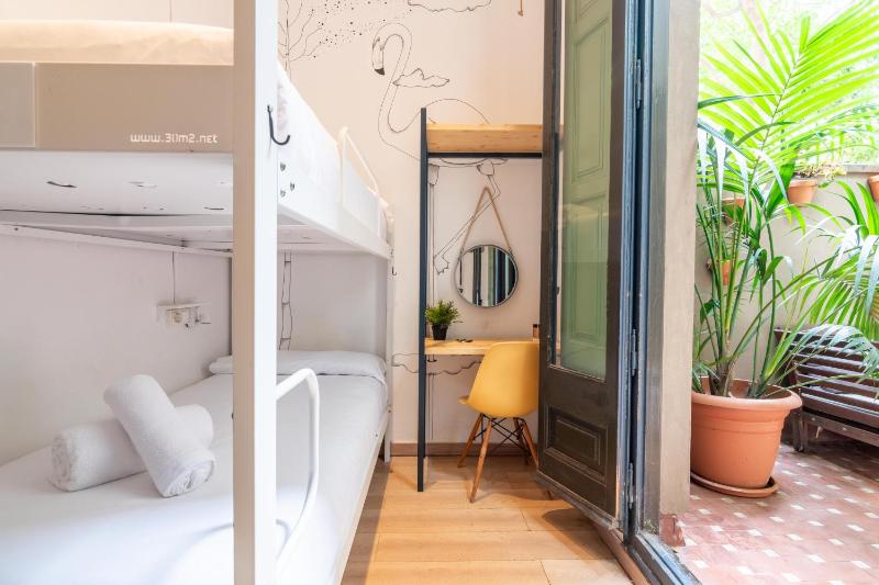 Twin Room with Shared Bathroom image 1
