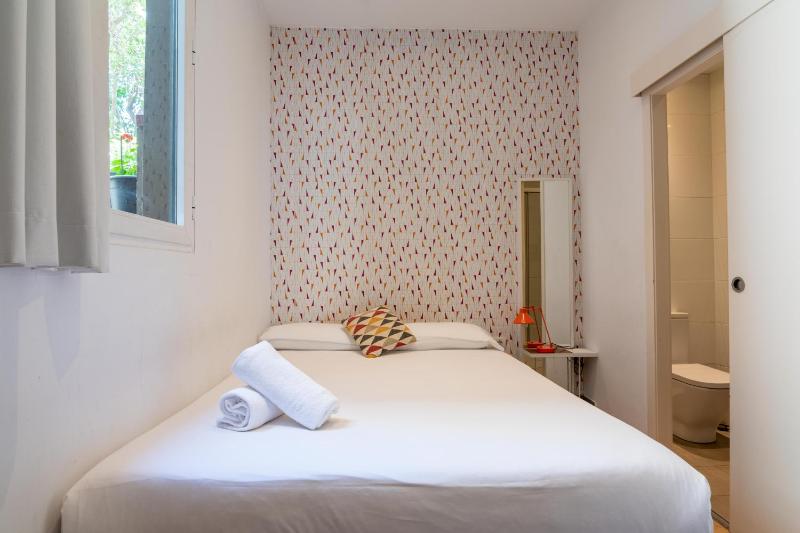 Double Room with Private Bathroom image 3
