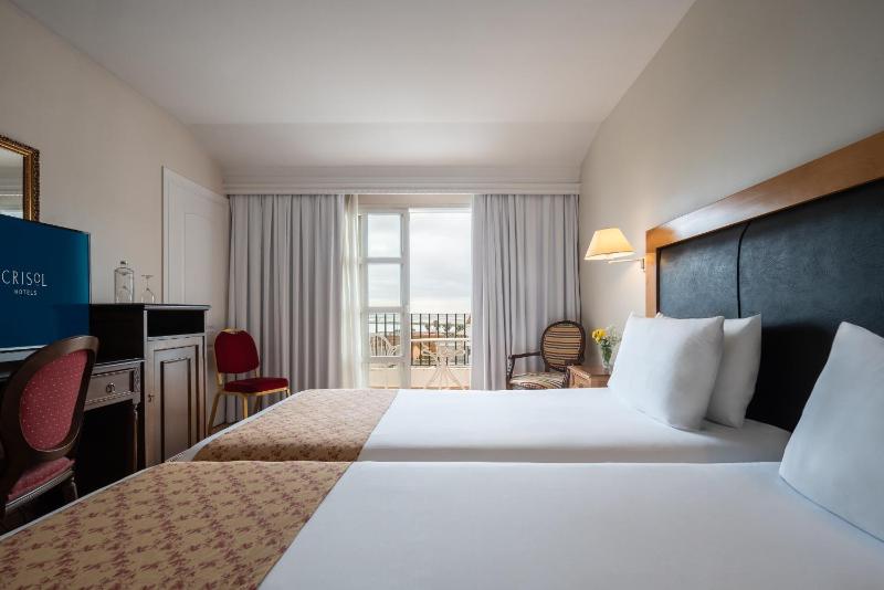 Superior Twin Room image 3