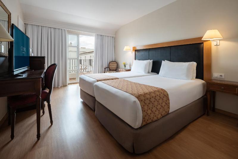 Superior Twin Room image 1