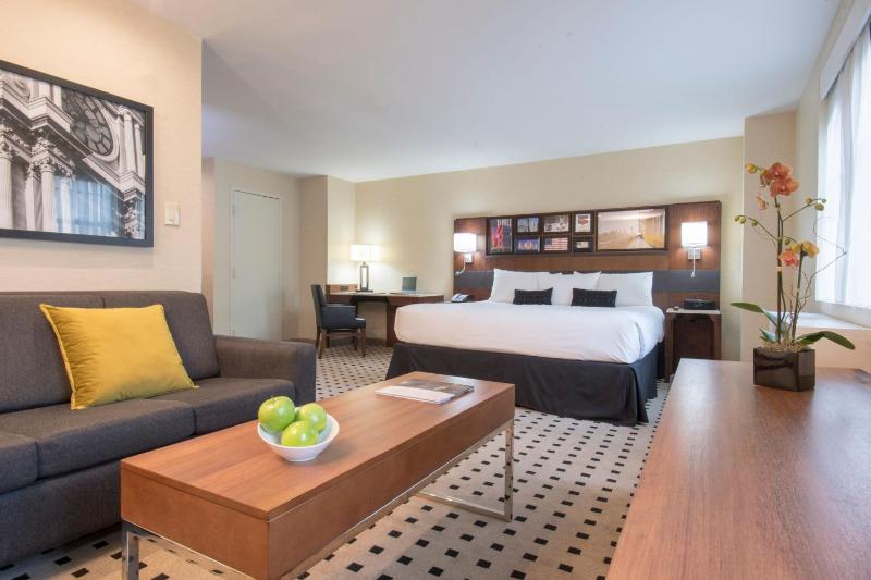 King Suite with Sofa Bed image 3