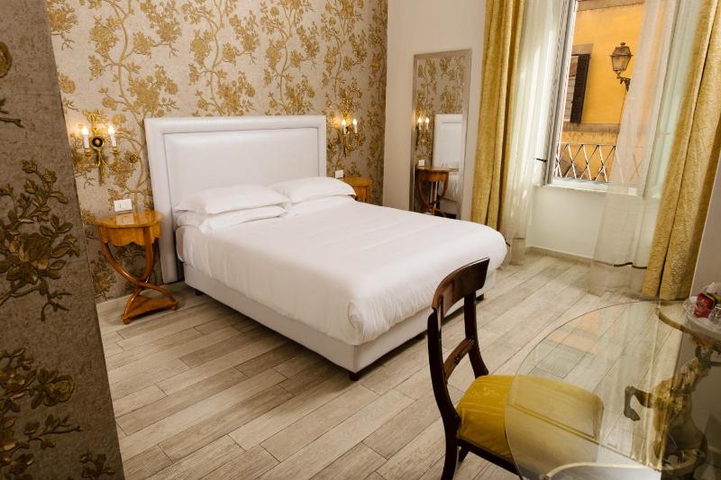 Deluxe Double or Twin Room image 4