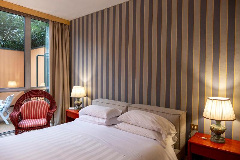 Double Room image 4