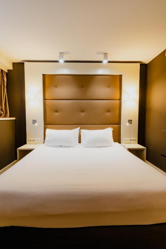 Souterrain Executive Double or Twin Room image 2