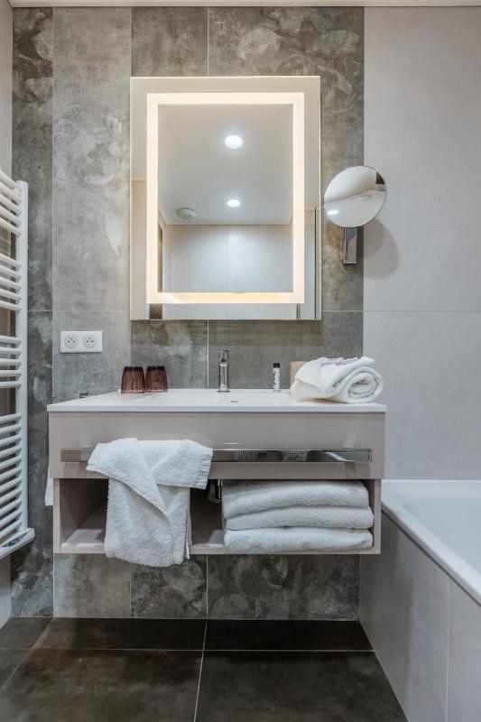 Standard Double Room with City View image 3