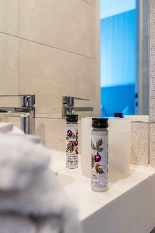 Superior Double Room with Garden View image 3