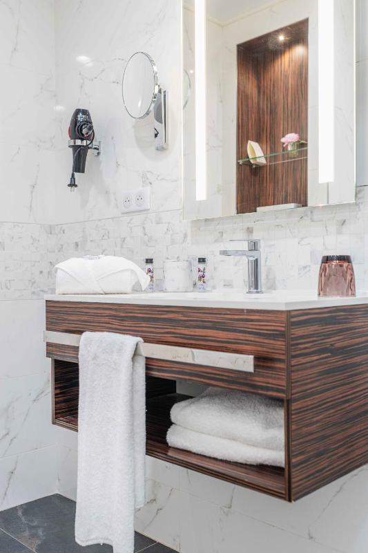 Superior Double Room with Garden View image 2