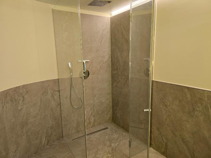 Junior Suite with Balcony image 4