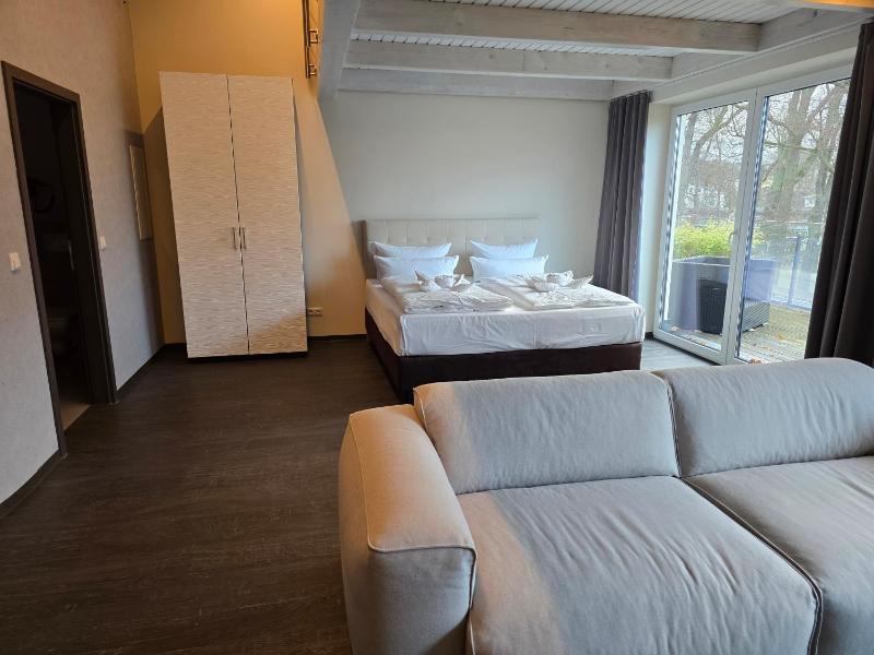 Junior Suite with Balcony image 3