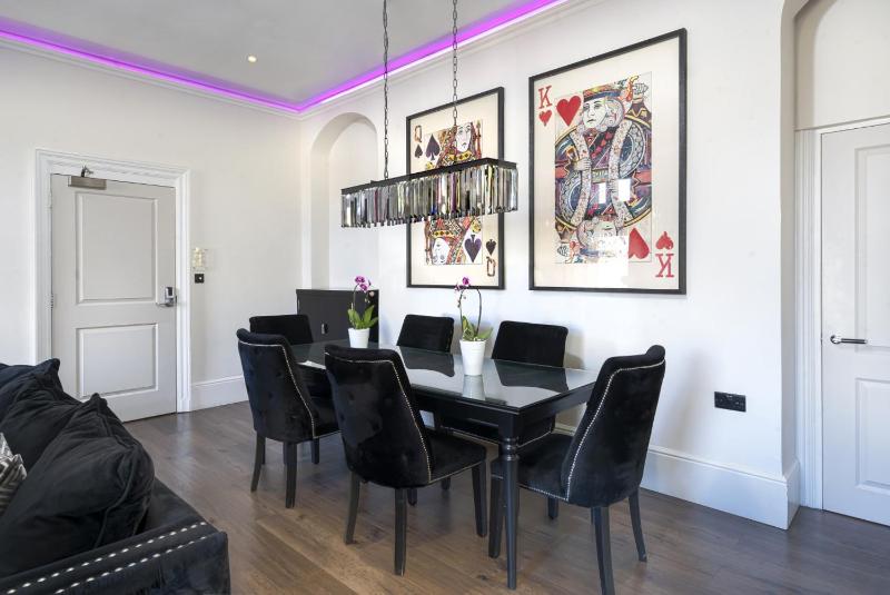 Grand Apartment Windermere - image 12