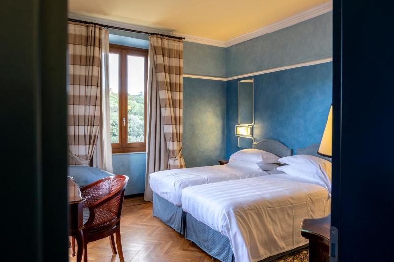 Deluxe Double or Twin Room image 1