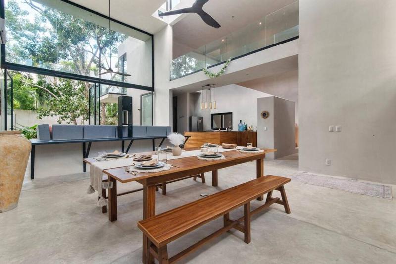 M11 Casa Leto - Luxury Villa in Gated Community - image 2
