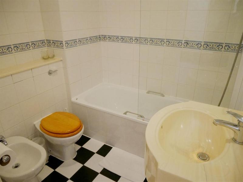 Standard Triple Room image 4