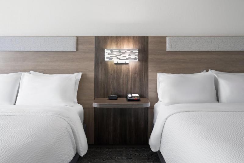 Standard Room with Two Queen Beds image 4