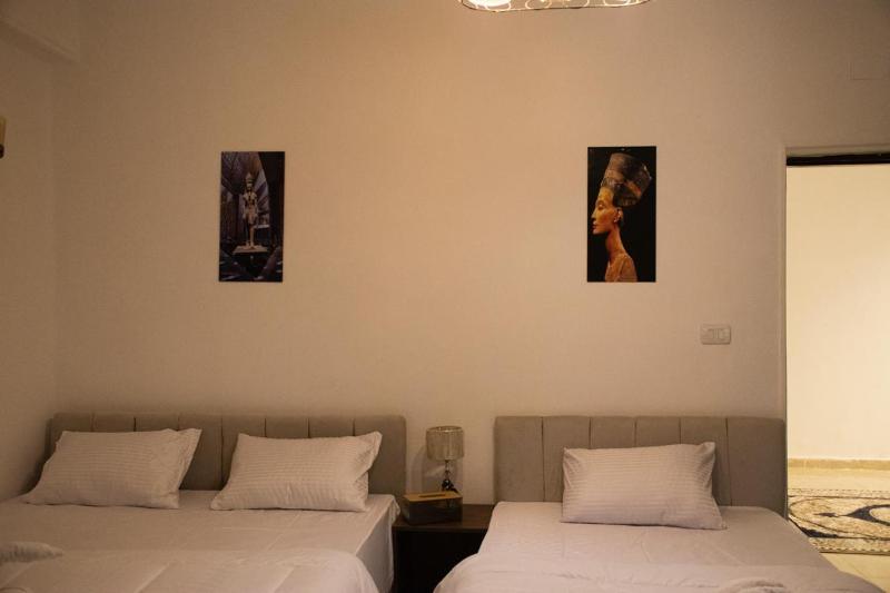 Keeper Pyramids Hotel - image 3