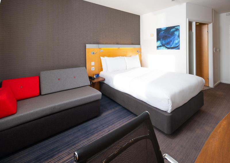 Standard Double Room with Sofa Bed and Free Hot Breakfast image 4