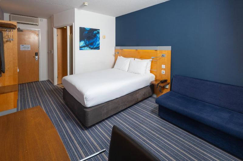 Standard Double Room with Free Hot Breakfast image 3