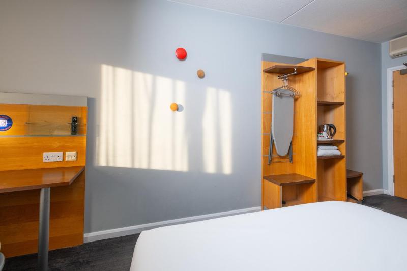 Standard Room with Free Hot Breakfast image 4