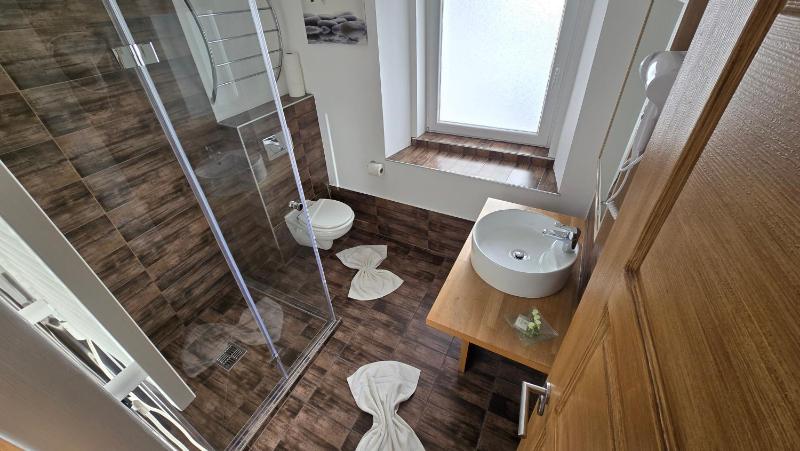Apartment image 2