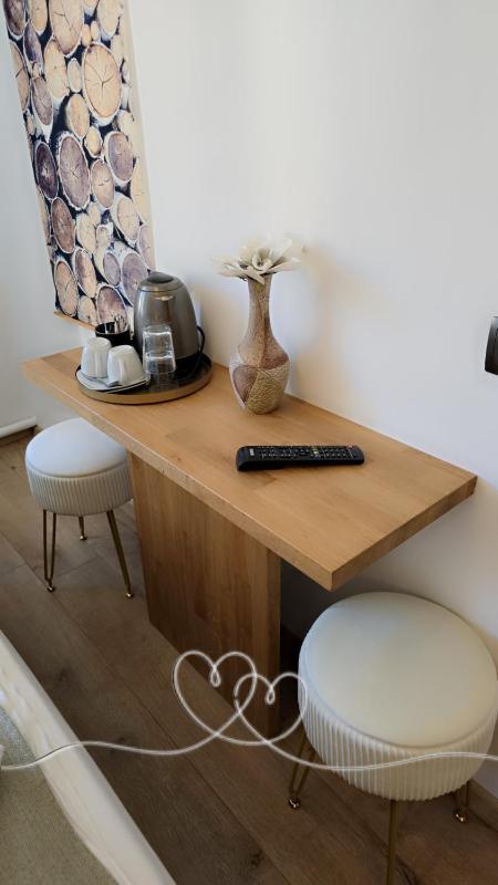 Double Room image 4