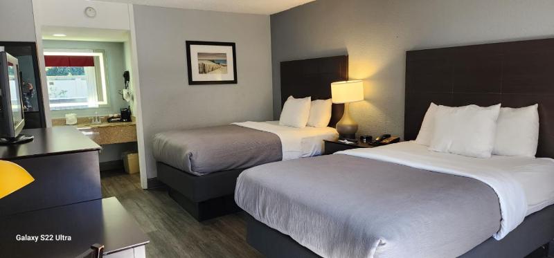 Standard Room with Two Double Beds - Non-Smoking image 1