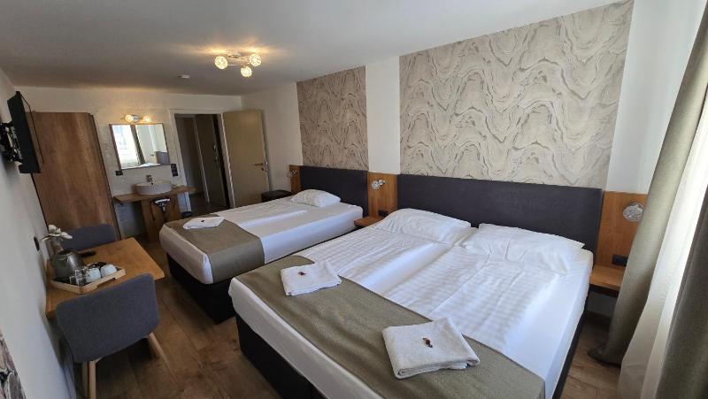 Triple Room image 3